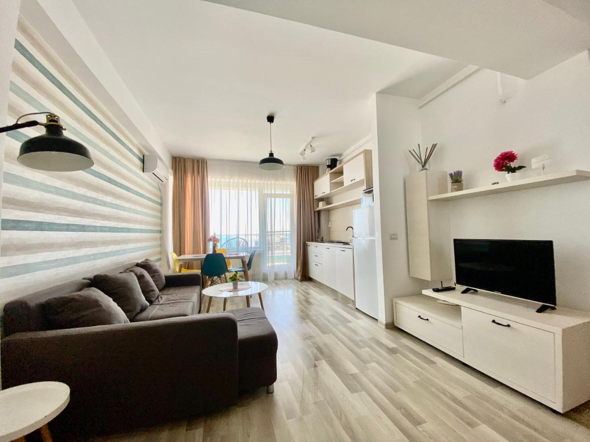 Valy Apartments Summerland Mamaia Exterior photo